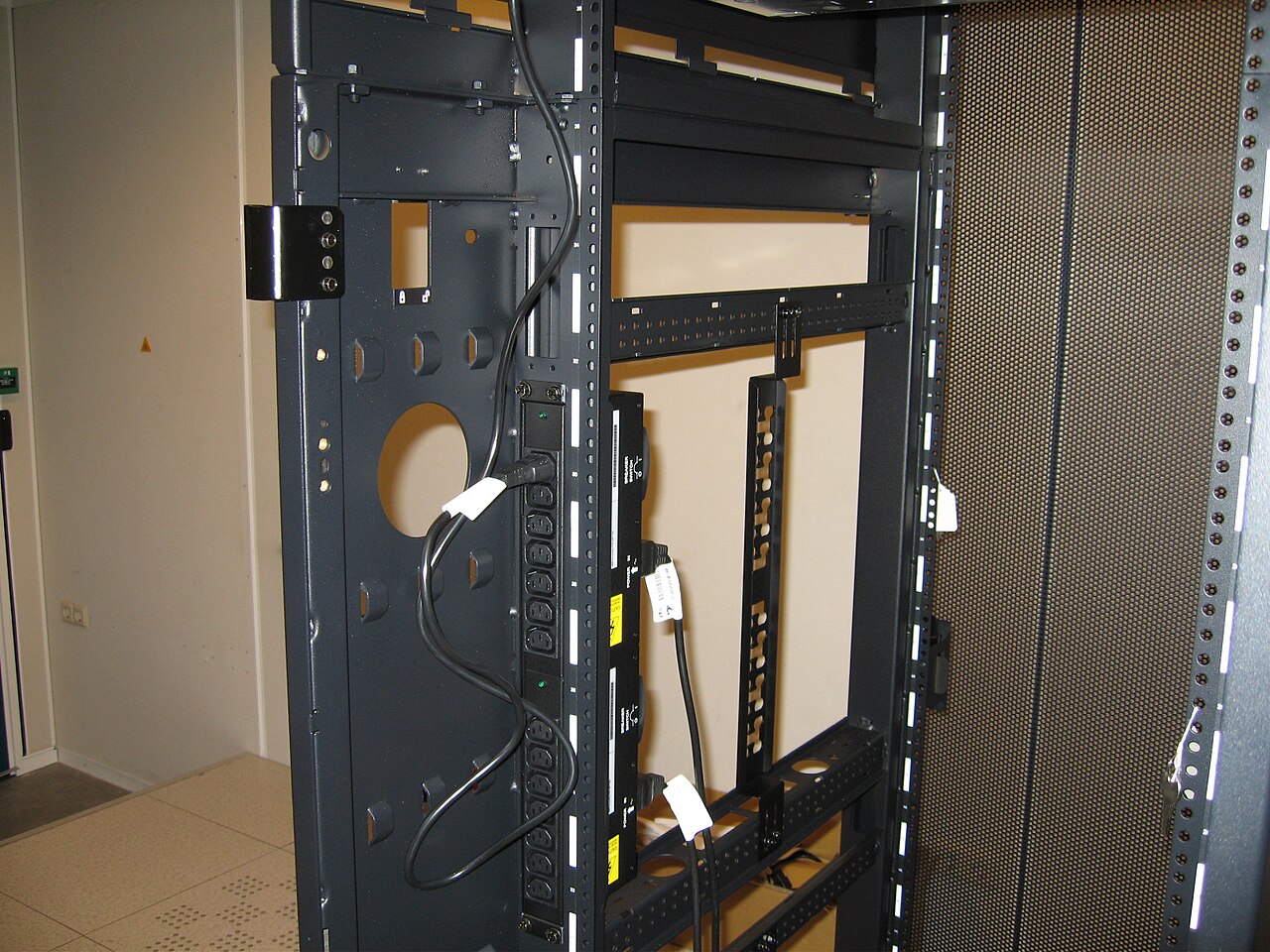 IBM server rack chassis - IMG 0426