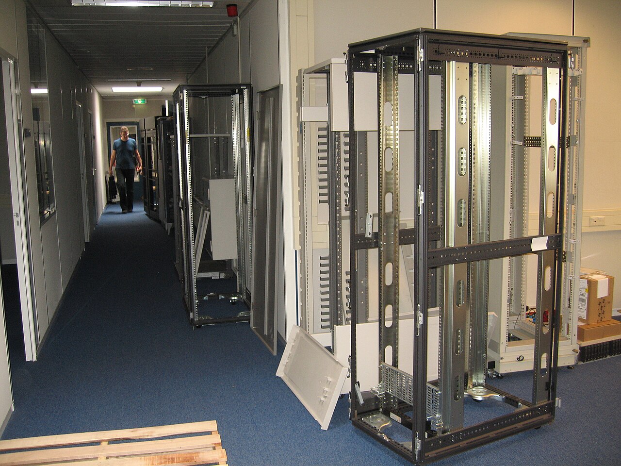 Empty server rack - IMG 3677